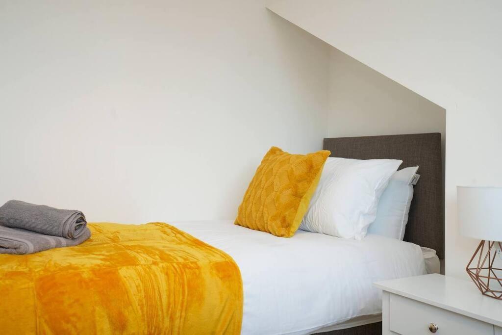 3 Bedroom Home With Free Parking Leeds  Exterior photo