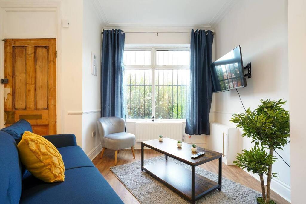 3 Bedroom Home With Free Parking Leeds  Exterior photo