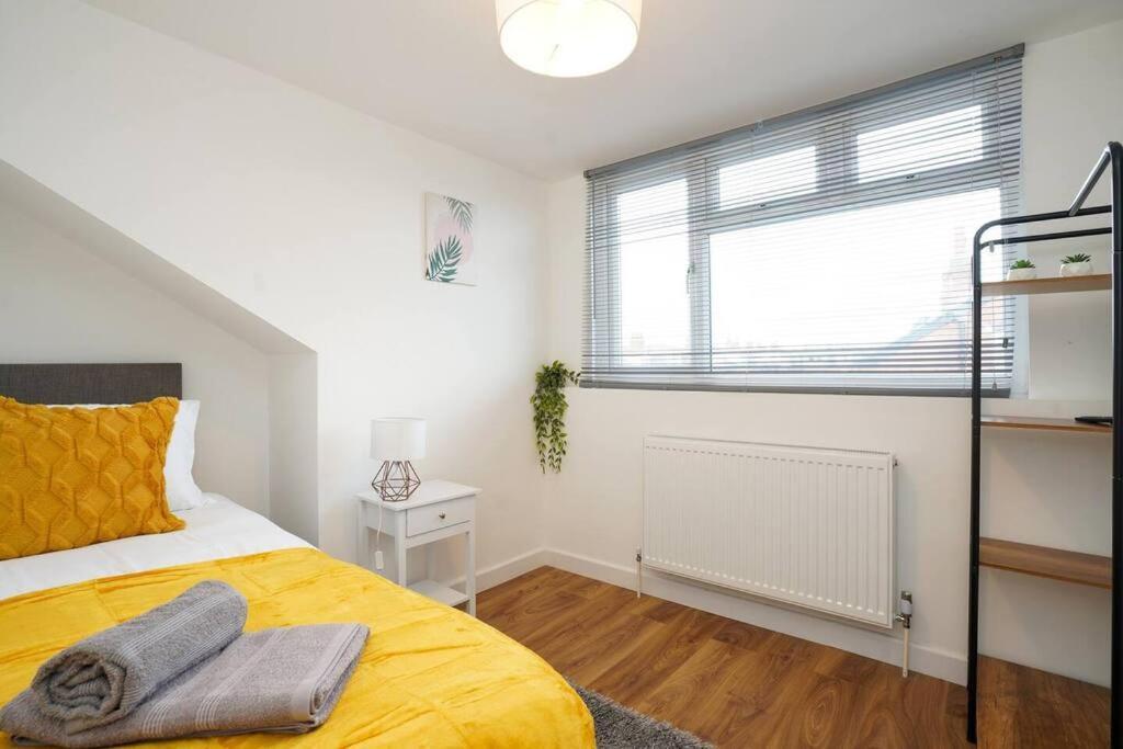 3 Bedroom Home With Free Parking Leeds  Exterior photo