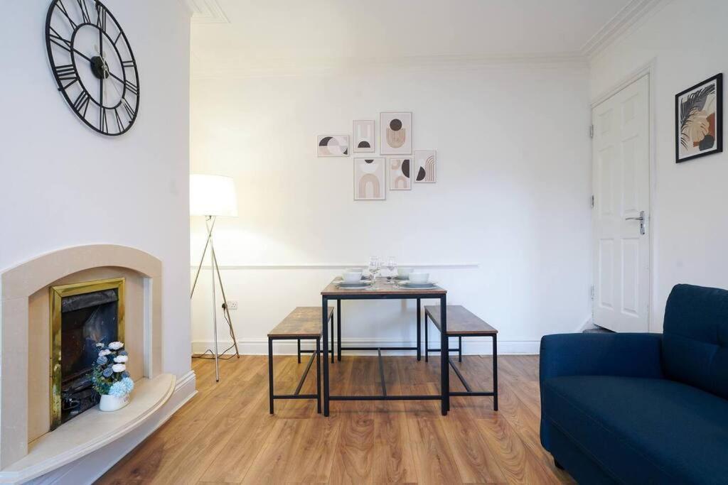 3 Bedroom Home With Free Parking Leeds  Exterior photo