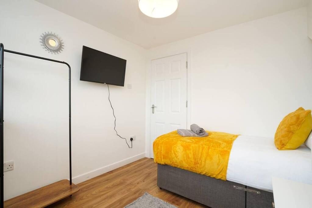 3 Bedroom Home With Free Parking Leeds  Exterior photo